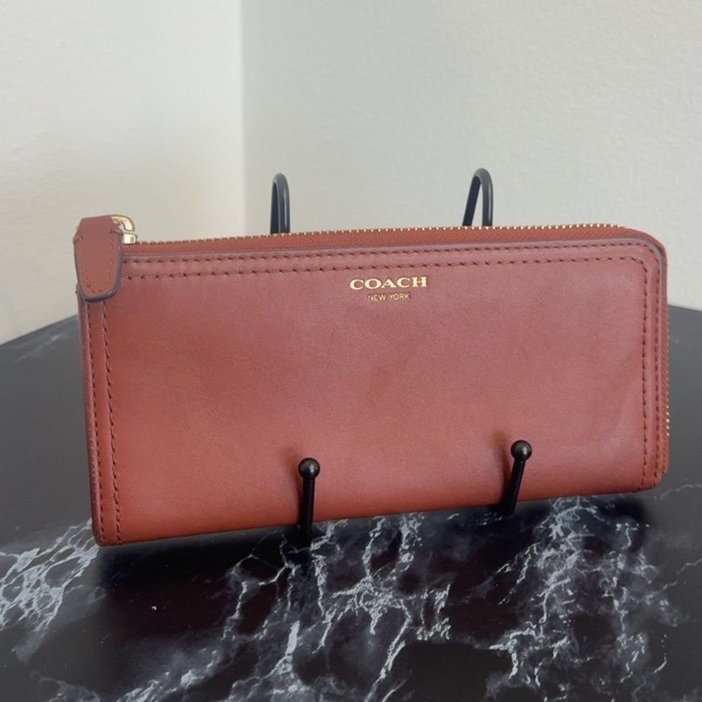 Coach Leather Zip Wallet in Brown Multi Card holder Inside Zip Pocket AUTHENTIC